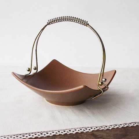 昭和レトロモダンなブラウンカラー/ツル付き変形四角反り型銘々皿/小皿/ワケアリ