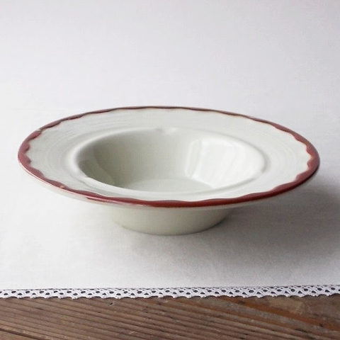 昭和レトロな陶器の灰皿/フチ茶白刷毛帽子型