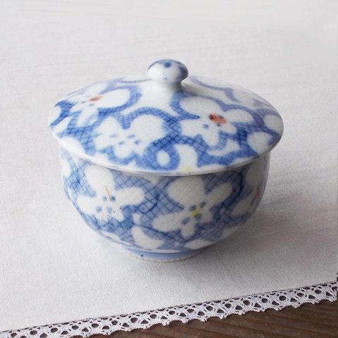 昭和レトロ茶器/有田焼き薄青梅の花ちらし可愛い蓋付き湯呑み