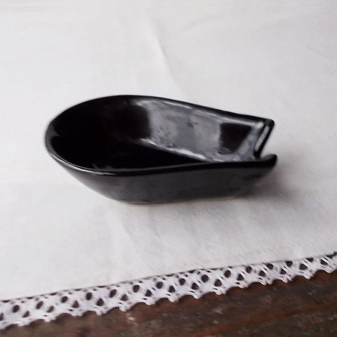 小さいレンゲさじ用の陶器製台皿/黒