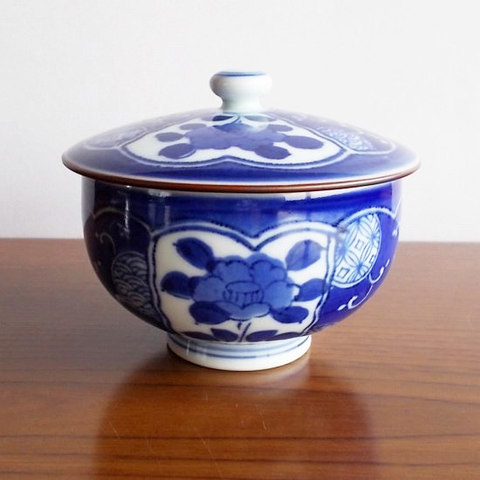 有田焼き間取り牡丹七宝青海波蓋付き湯呑み