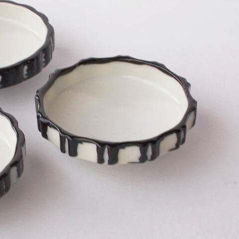 懐かしい昭和レトロな白黒の醤油皿/小皿/豆皿/のぞき/手塩皿/漬物皿