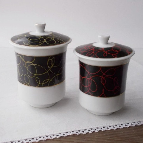 可愛い!赤＆青の白抜き葉っぱ柄金フチ蓋付き長湯呑みkoyo【ペアセット】