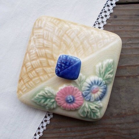 【蓋ファン】ピンク青の菊の花柄網かご青つまみアイボリー四角形蓋だけ
