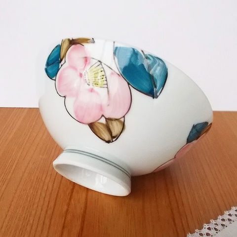 有田焼き/ピンク椿の花柄の昭和レトロなお茶碗(大平)