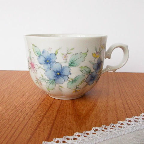 可愛い水色ピンク花柄持ちやすい取っ手のマグカップ