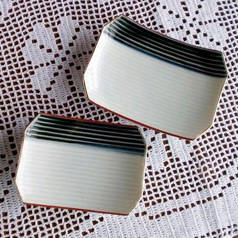 粋でカッコいい!赤金青磁藍鉄千段染分け隅切り長角形小皿