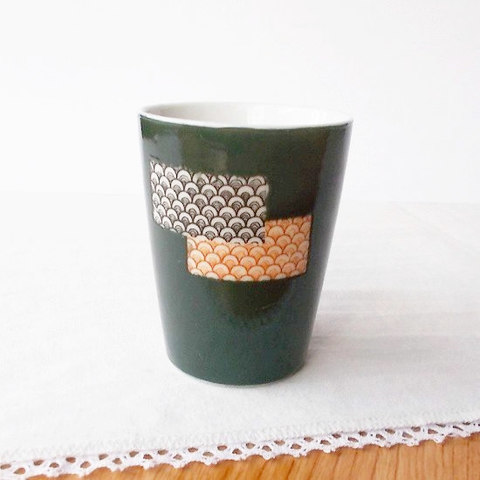 深緑色オレンジ青海波柄の昭和レトロなマロン湯呑み