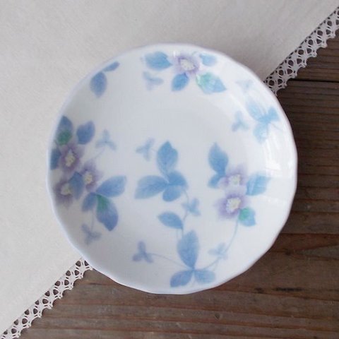 昭和レトロ食器★淡い紫色の鉄線の花柄小皿12cm