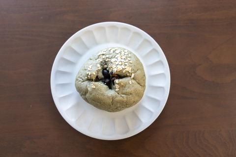 よもぎの黒豆パン