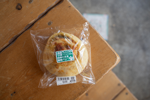 トマトとバジルのパン