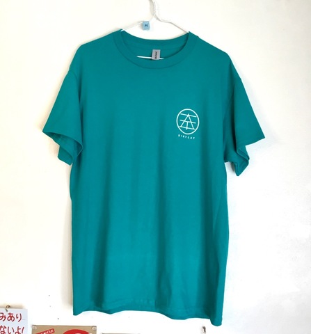 新色BIGFLATロゴTシャツ