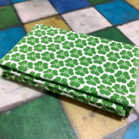 「カタバミ」｜ひとつだけ「四ツ片喰」をそっと忍ばせています