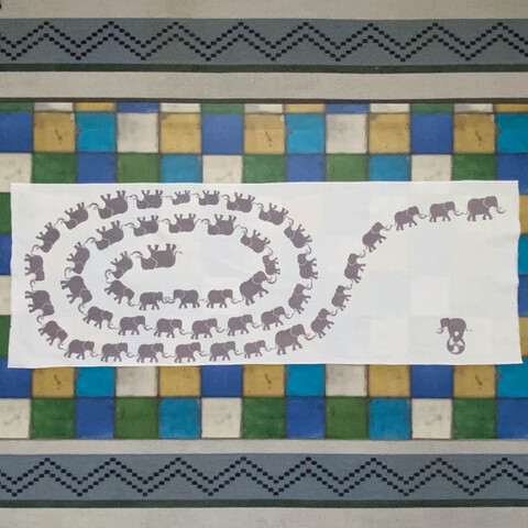 「象」｜アジアゾウが紛れています