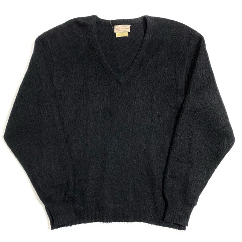 ~60s MARSHALL FIELD&COMPANY "BLACK" MOHAIR KNIT SWEATER.