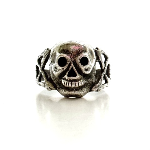 50s "SKULL" TOY RING.