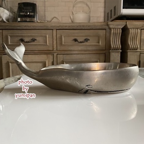 くじらの置物（小物入れ）