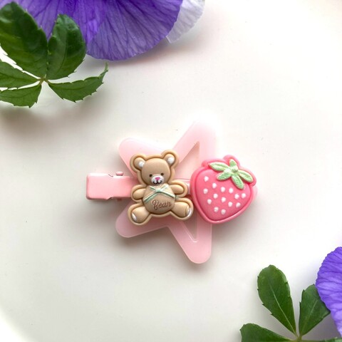 いちごとくまの星形ヘアクリップ