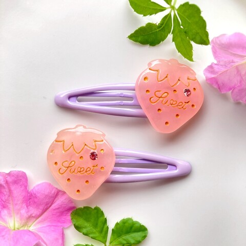いちごのパッチンピン