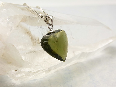 モルダバイト通販専門店 《Zelena》 原石、ルースほか多数