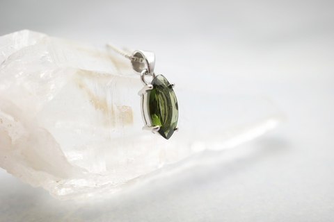 専用　K18YG　モルダバイト　チャーム 専用 K18YG モルダバイト チャーム 専用 K18YG モルダバイト チャーム