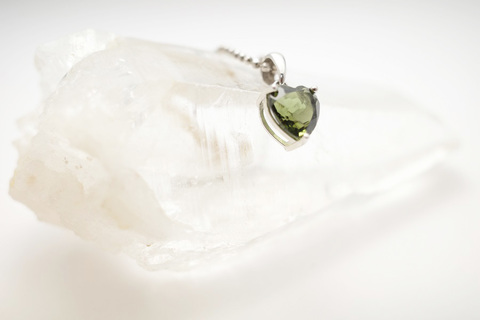 モルダバイト通販専門店 《Zelena》 原石、ルースほか多数